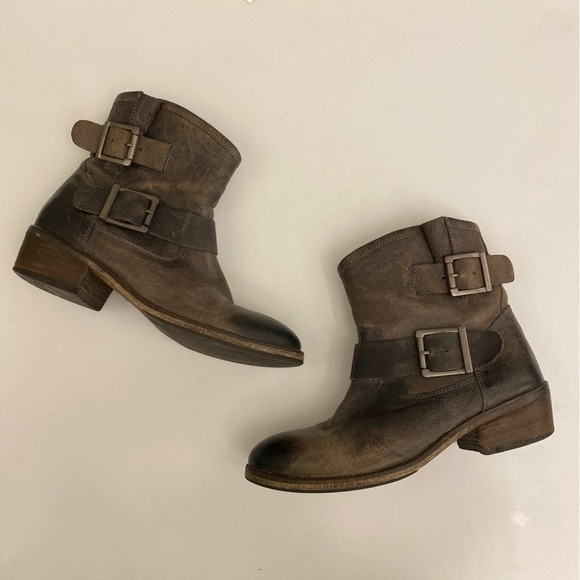 Seychelles || Castanets Moto Boots in Grey Taupe Ankle Booties Buckles 7 - Picture 2 of 12